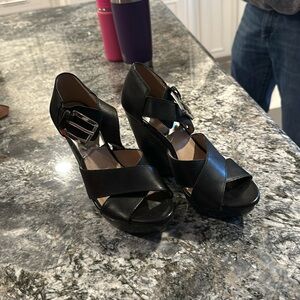 Women’s Michael korss sandals black sz 6 leathered